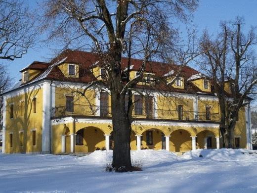 ホテル Kastiel Lučivná エクステリア 写真